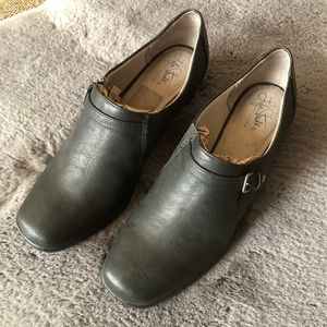 LIFE STRIDE SHOES